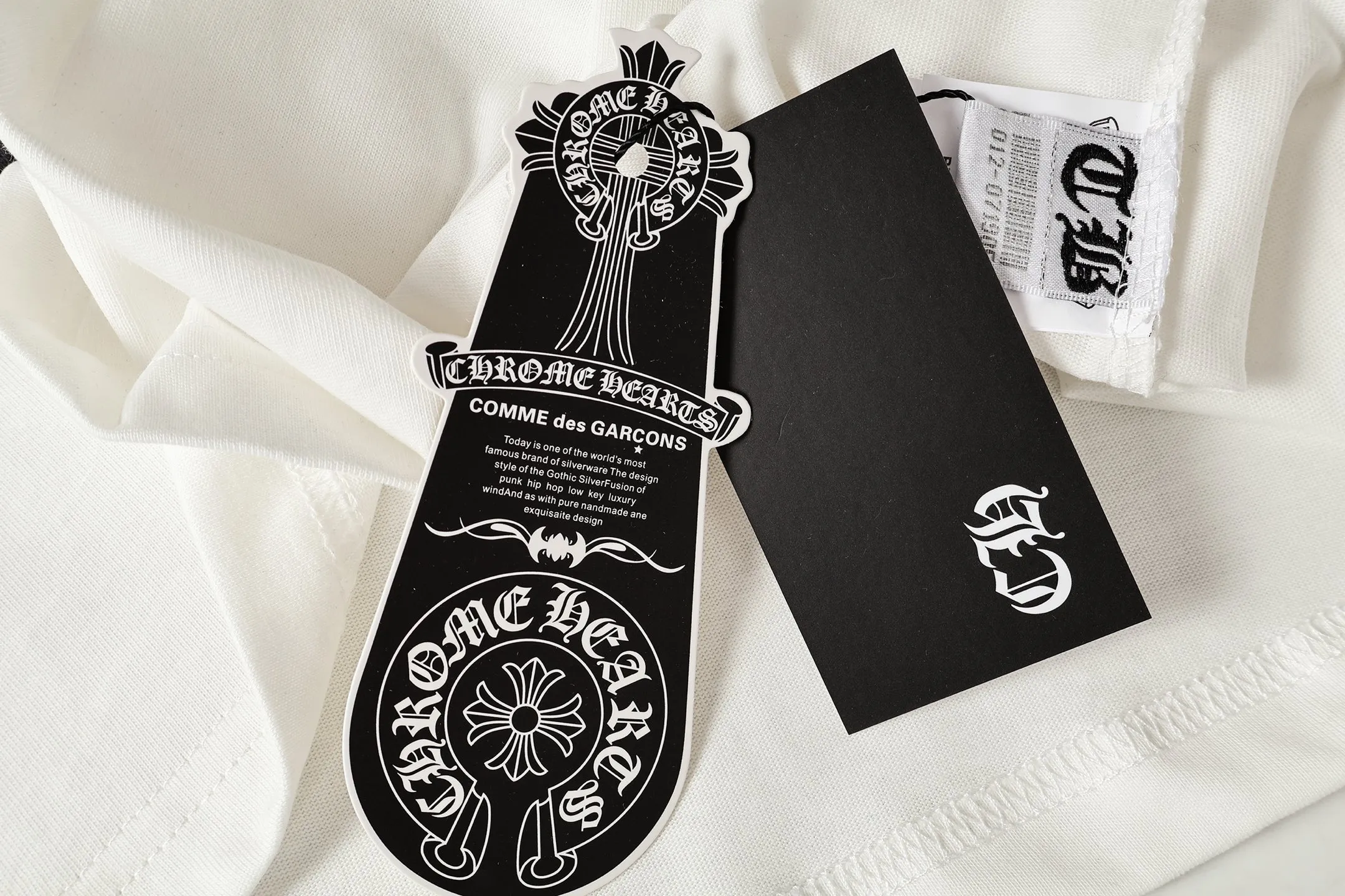P150 Cross-border model, please do not place an order if you are pursuing quality - Chrome Hearts/Chrome Hearts joint Off white cross-leather short-sleeved T-shirt - High weight, high density, high quality, soft, delicate and skin-friendly wool, soft and silky to the touch, excellent warmth and skin-friendly properties - Custom-woven and custom-dyed, no color difference, no matter the fabric or workmanship details, beat the ordinary version on the market -Colour: black white -Size: S M L XL
